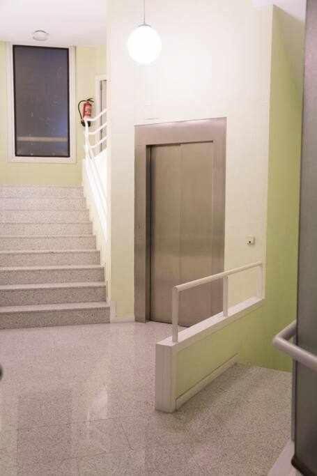 Un Elegante Piso Para Descubrir Madryt Zewnętrze zdjęcie